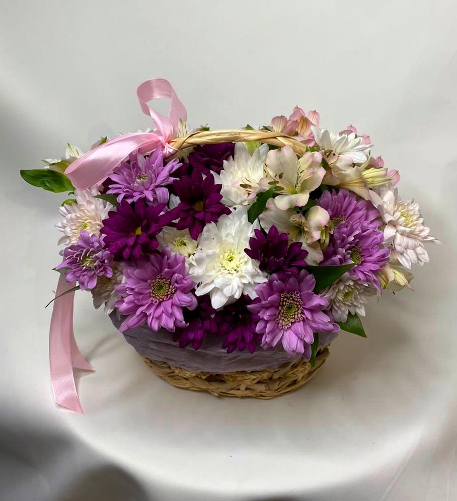 Цветочная композиция из Хризантемы и Альстромерии в корзине в Темижбекской