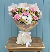 Букет цветов из:  Гвоздики, Орхидеи и Розы #REPLACE_PRED# Темижбекской