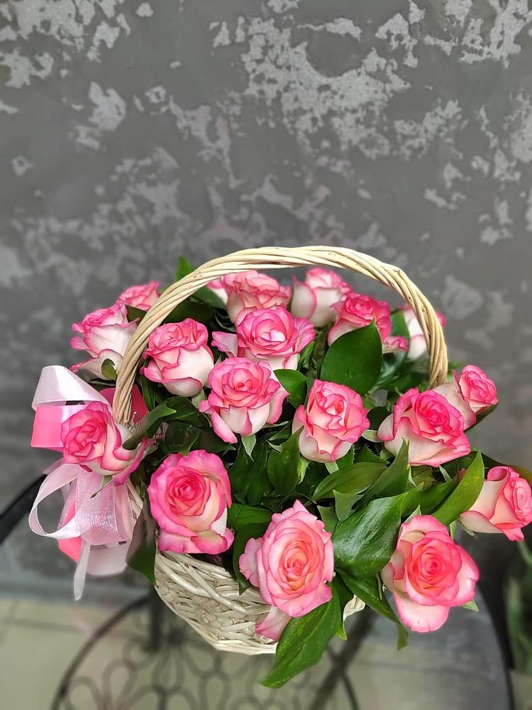 Цветочная композиция из Розы в корзине в Темижбекской