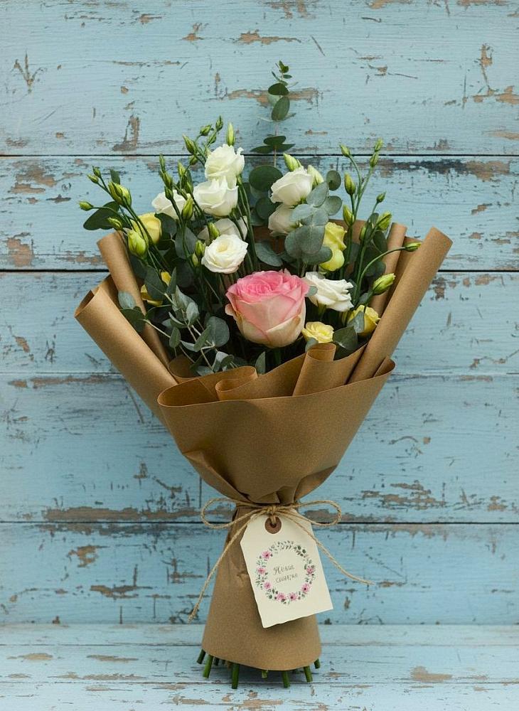 Букет цветов из: Розы и Лизиантусы в Темижбекской