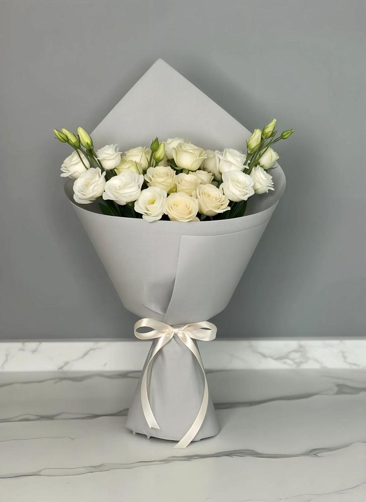 Букет цветов из: Розы и Лизиантусы в Темижбекской