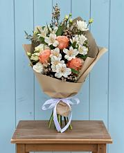Букет цветов из:  Альстромерии, Лизиантусы, Розы и Хризантемы в Темижбекской