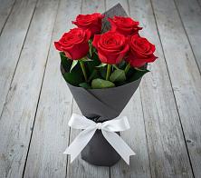 Букет 5 Красных роз Эдлесс Лав в Темижбекской