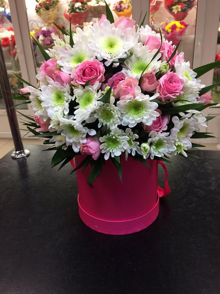 Цветочная композиция из Розы и Хризантемы в шляпной коробке в Темижбекской